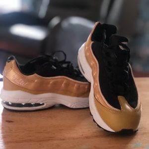 Nike Airmax 95 SE by Nike Sport Wear (Kids Size 2)